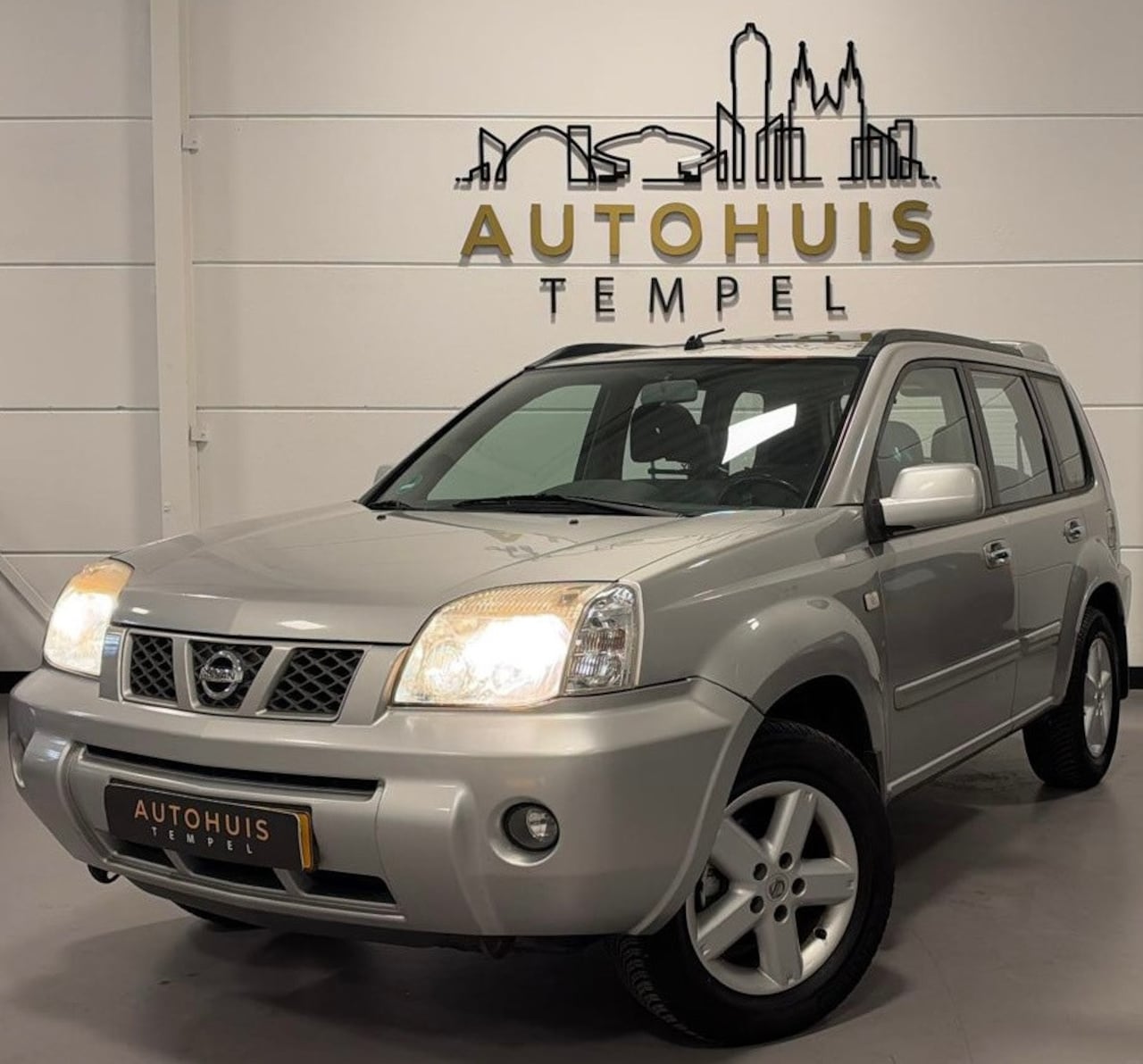 Nissan X-Trail - 2.5 Sport Outdoor Nap Airco Navi Trekhaak Pano Cruise Parkeersensoren - AutoWereld.nl
