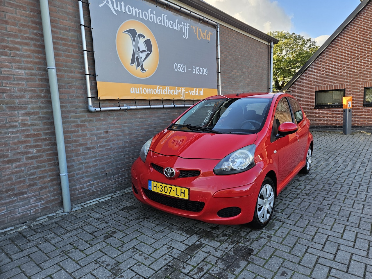 Toyota Aygo - 1.0-12V Aspiration Red Navigator 1.0-12V Aspiration Red Navigator - AutoWereld.nl