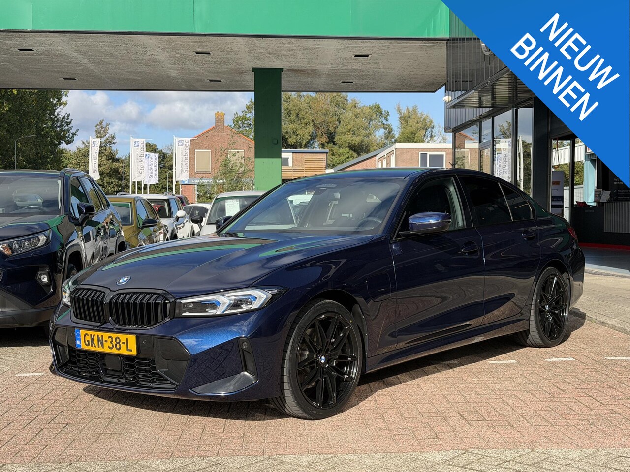 BMW 3-serie - 320e M-Sport HEAD-UP | SFEER VERLICHTING | HARMAN/KARDON | DODEHOEK DETECTIE | CAMERA | LE - AutoWereld.nl