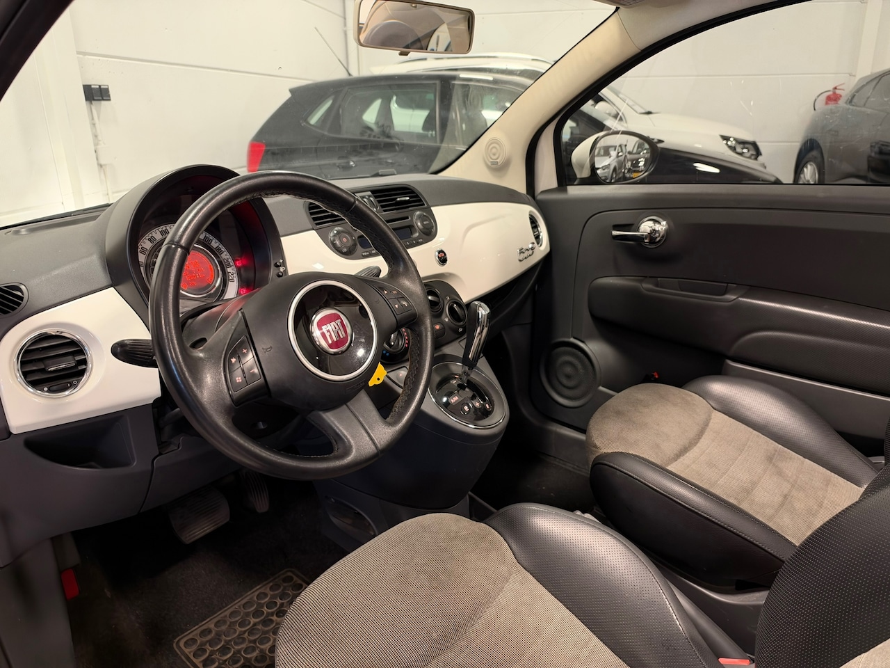 Fiat 500 C - 1.2 Lounge Automaat Cabrio Airco Parkeersensoren Leder/Stof - AutoWereld.nl