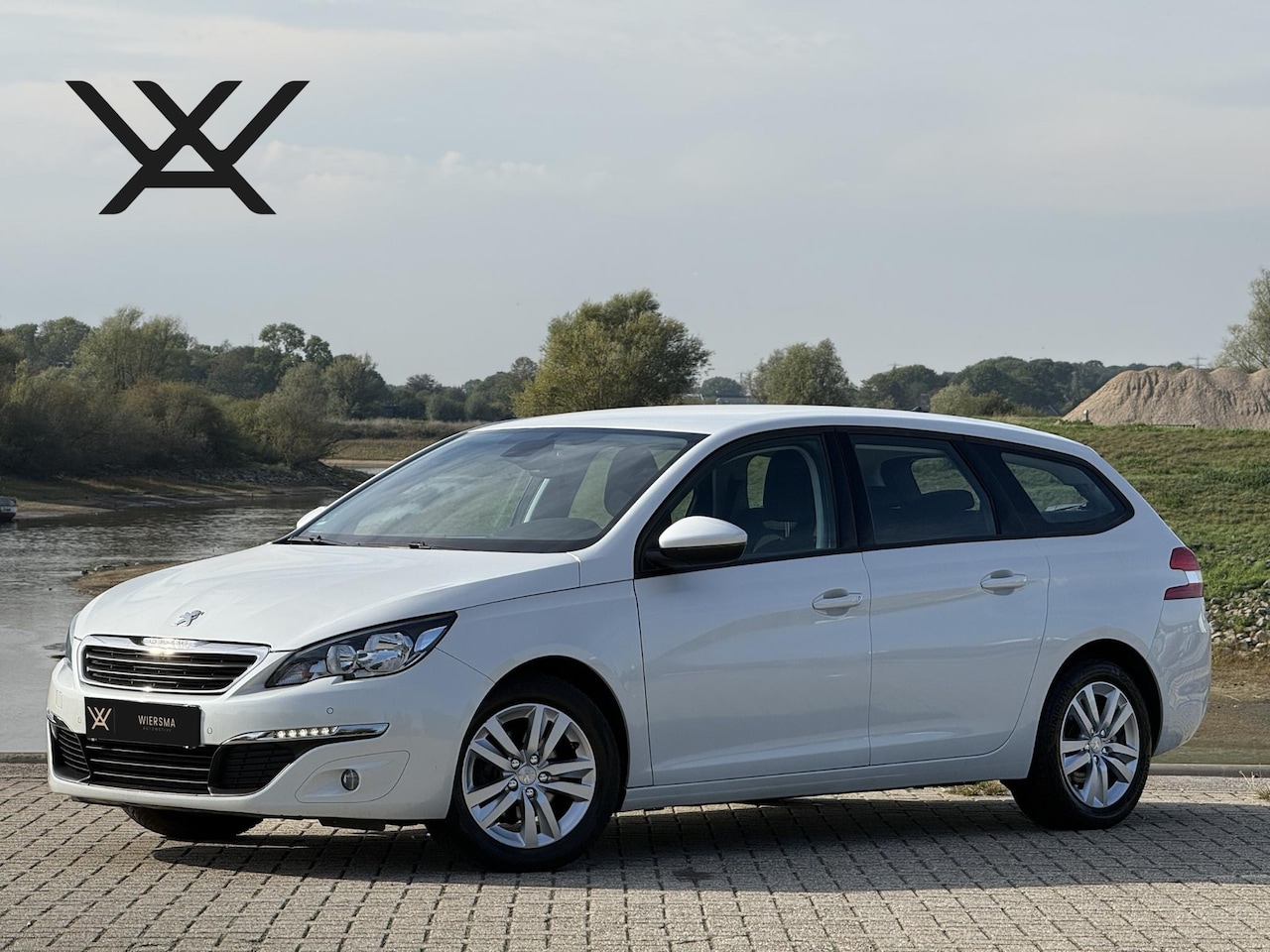 Peugeot 308 SW - 1.2 PureTech Blue Lease | Navi | Camera - AutoWereld.nl