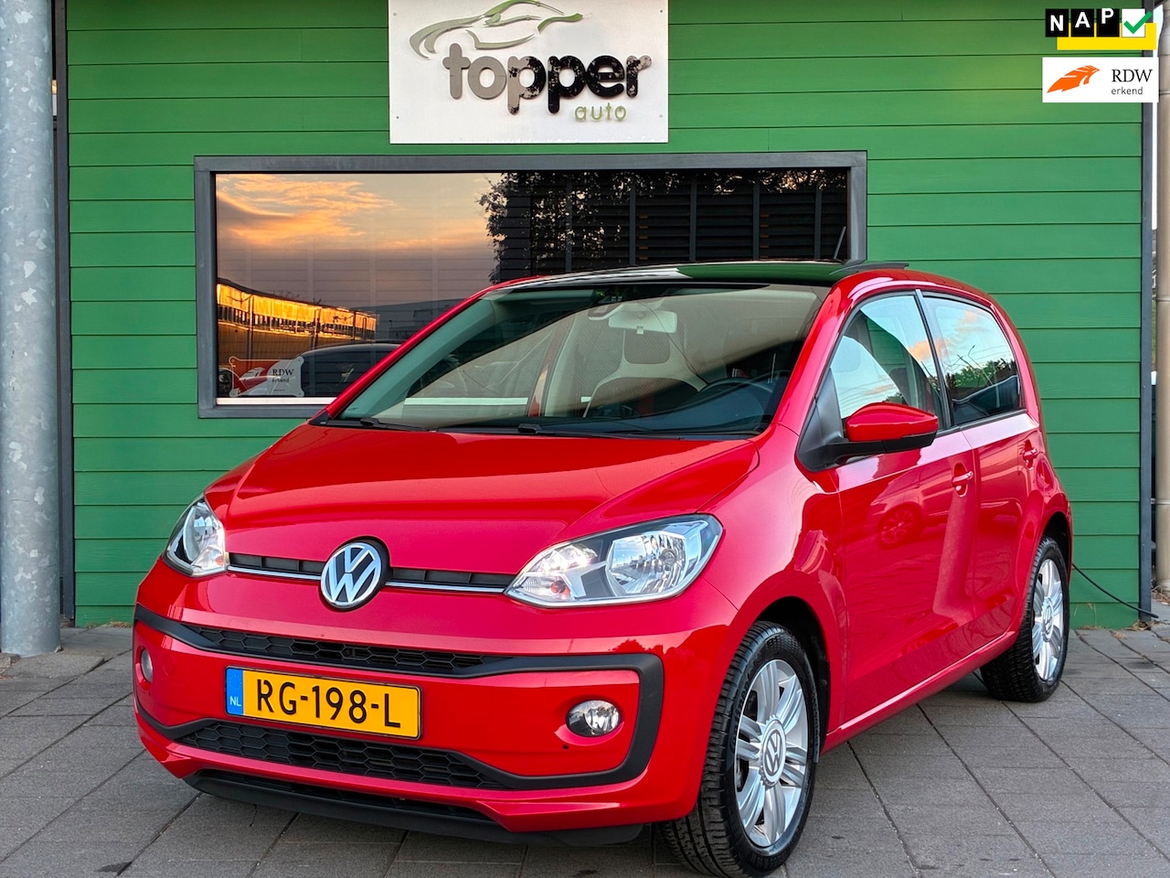 Volkswagen Up! - 1.0 BMT high up!|1e Eigenaar|Camera|Panoramadak|PDC|Stoel Verw.|Climatronic|CruiseControl| - AutoWereld.nl