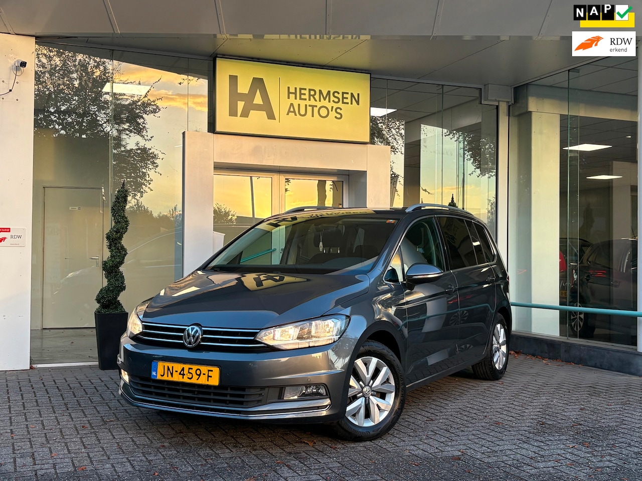 Volkswagen Touran - 1.2 TSI Highline|Riem VV|ACC|NAP|Trekhaak| - AutoWereld.nl