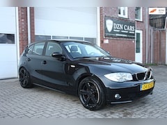 BMW 1-serie - 118i High Executive 5 deurs |Airco|Trekhaak|glazen shuifdak|M velgen|Onderhoudsboekjes