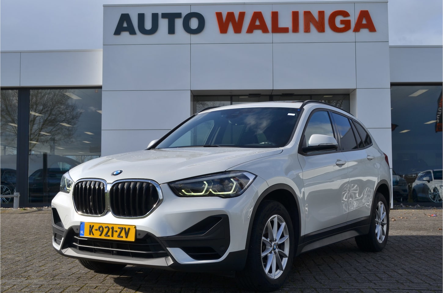 BMW X1 - sDrive20i 180pk Automaat | Panoramdak | Carplay | Head Up | Achteruitrij camera |Stoelverw - AutoWereld.nl