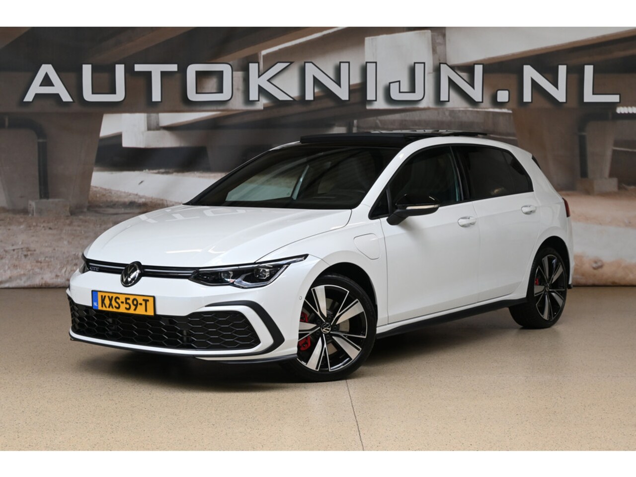 Volkswagen Golf - 1.4 eHybrid GTE | DCC | Pano | Head-up | Trekhaak | 100% (Dealer) onderhouden label - AutoWereld.nl