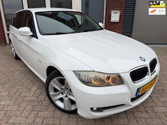 BMW 3-serie Touring - 320i Luxury Line / Navi / PDC / Leder / AUT / Stoelverw