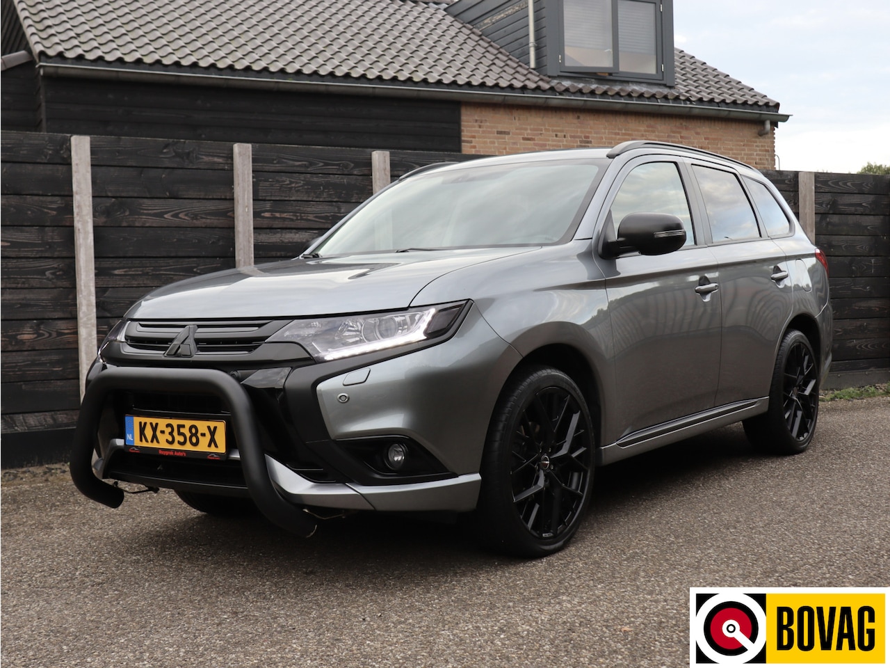 Mitsubishi Outlander - 2.0 PHEV Executive Edition NL-auto | bullbar | 20 inch velgen - AutoWereld.nl