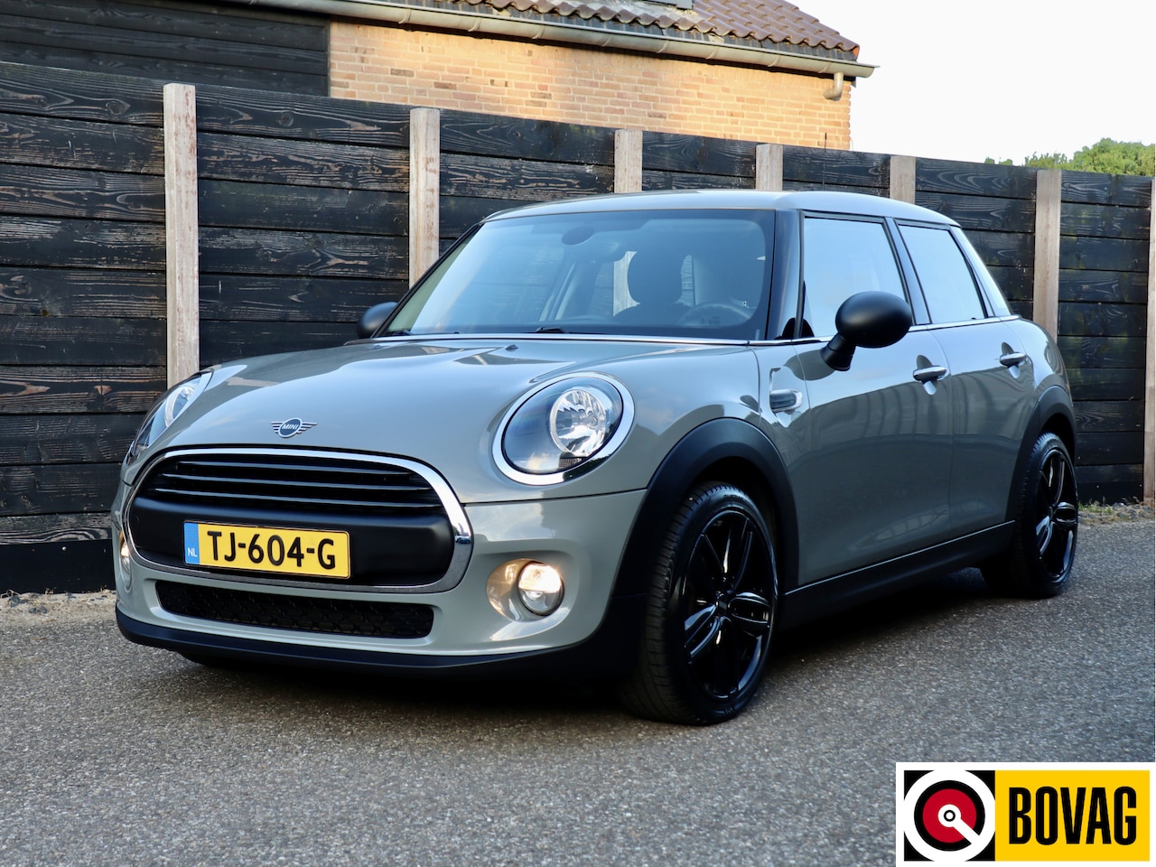 MINI One - Mini 1.5 First NL-auto, carplay, navi - AutoWereld.nl