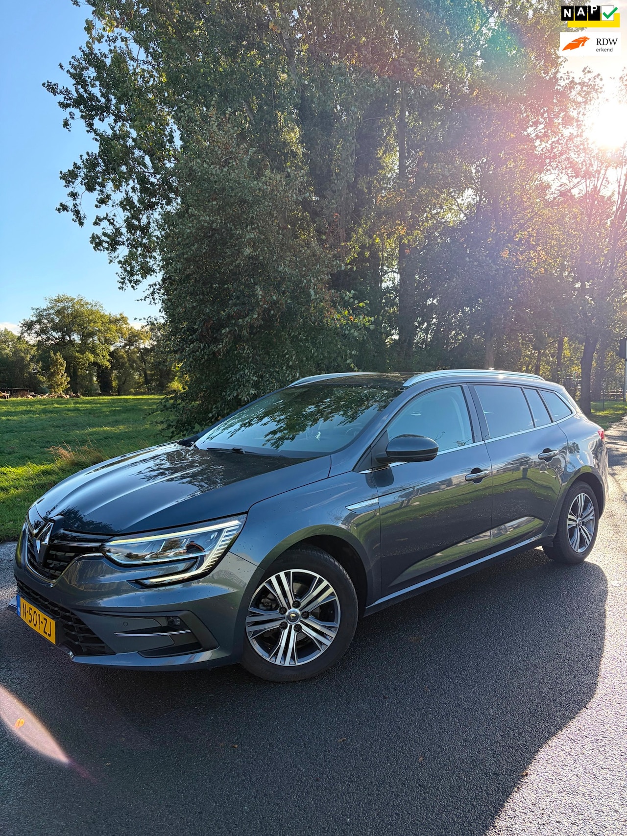 Renault Mégane Estate - 1.5 Blue dCi Intens|NAP|Leer|Led|Elektrische stoelen. - AutoWereld.nl