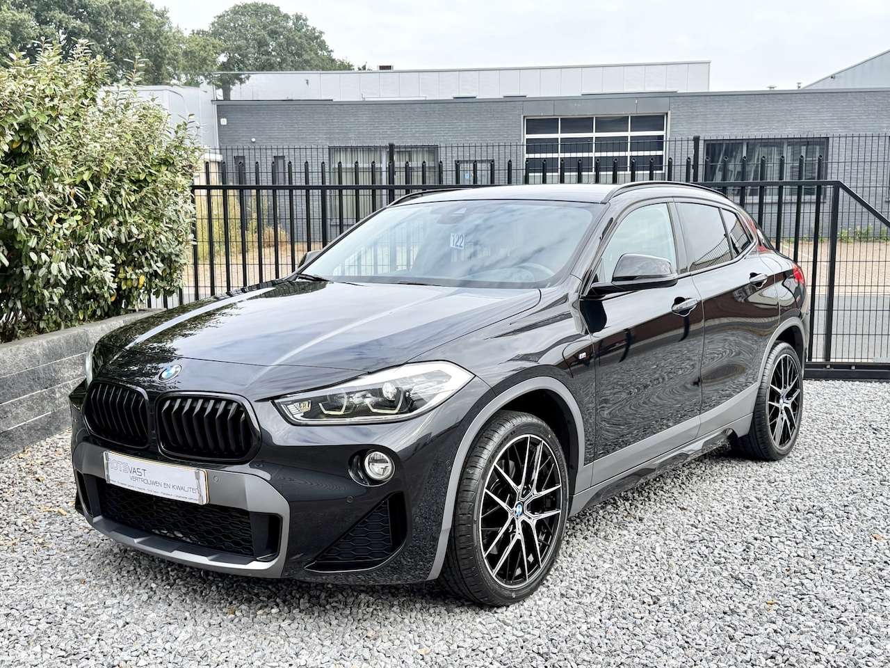 BMW X2 - xDrive20i M-Pakket Headup|Camera|Keyles|Navi Zwart! - AutoWereld.nl