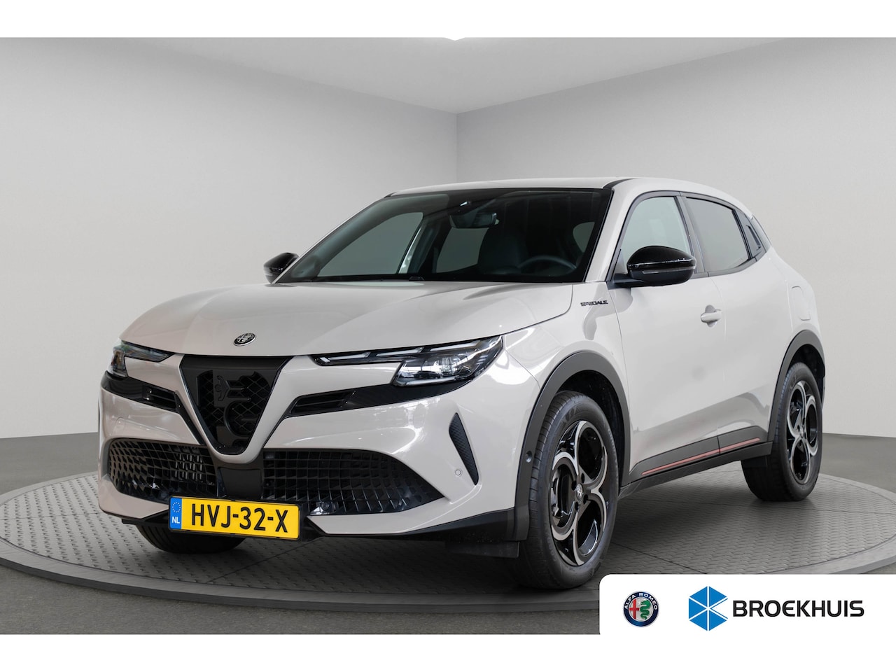 Alfa Romeo Junior - 1.2 Turbo Hybrid Ibrida Speciale | Camera | LED | El. Stoelverstellnig | Navigatie | Clima - AutoWereld.nl