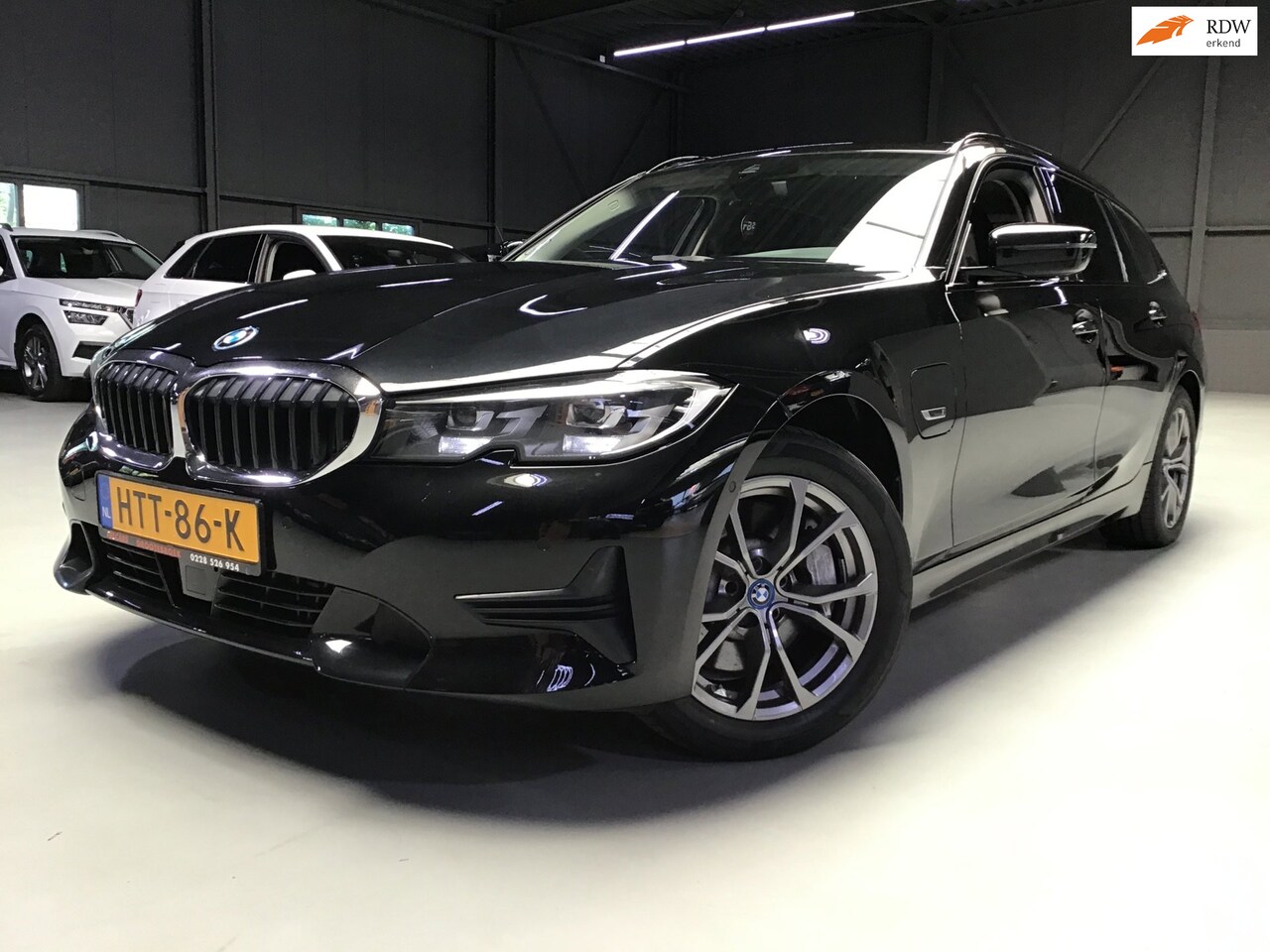BMW 3-serie Touring - 330e Business Edition Plus I 293PK I Camera I Trekhaak I Ambiente I Full Led I Stoel & Stu - AutoWereld.nl