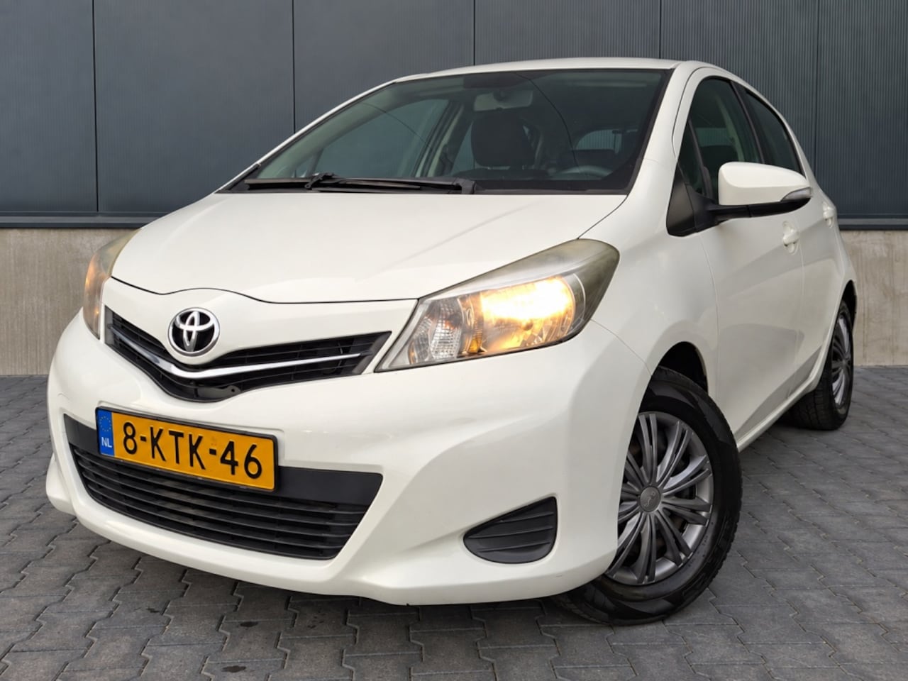 Toyota Yaris - 1.0 VVT-i Aspiration | Bluetooth | Trekhaak | 5 deurs | NAP | ISO fix - AutoWereld.nl
