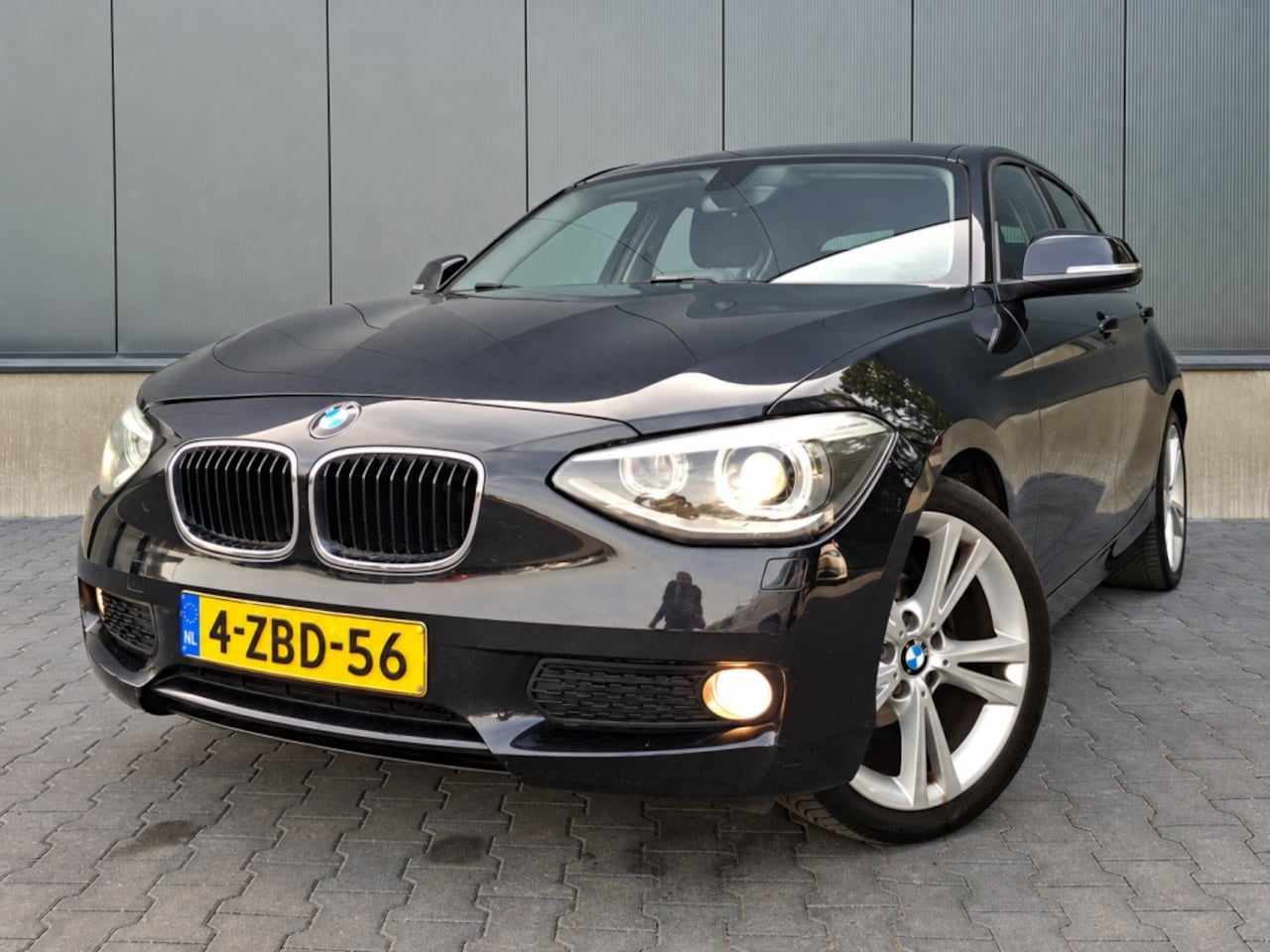BMW 1-serie - 116i Executive | Automaat | Trekhaak | Bluetooth | NAP | All seasonbanden | Cruise control - AutoWereld.nl