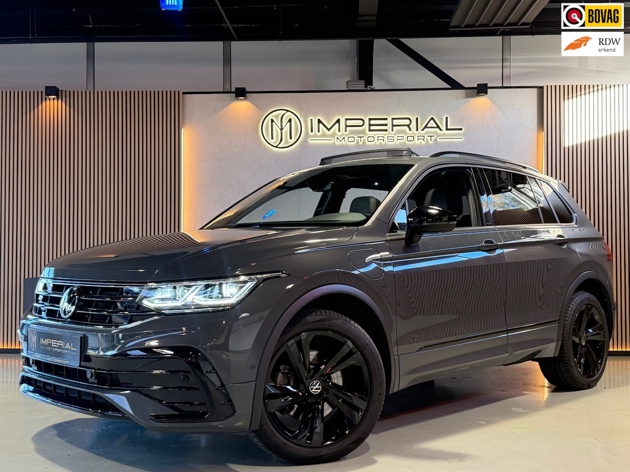 Volkswagen Tiguan - 1.4 TSI eHybrid R-Line Pano|Trekhaak|Leder|Memory|Sfeer|Keyl - AutoWereld.nl