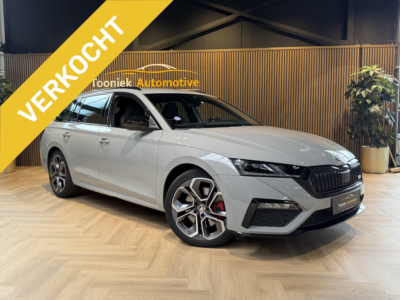 Skoda Octavia Combi - 2.0 TSI iV RS panoramadak | voorzien van skoda paraplu in de deur - AutoWereld.nl