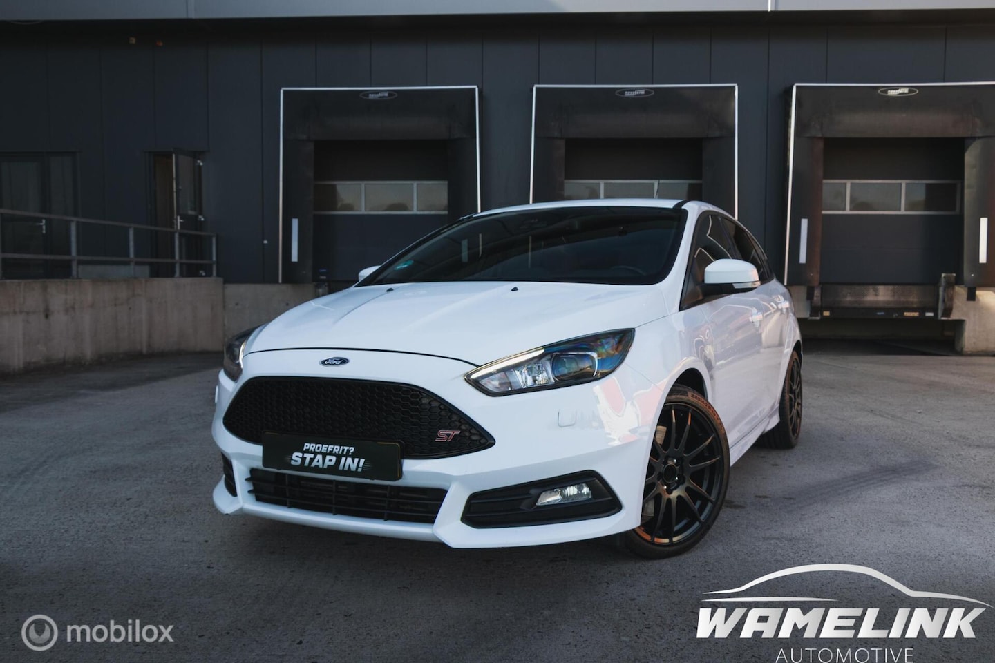 Ford Focus - 2.0 ST 250pk 2016 Dealer OH Wit - AutoWereld.nl