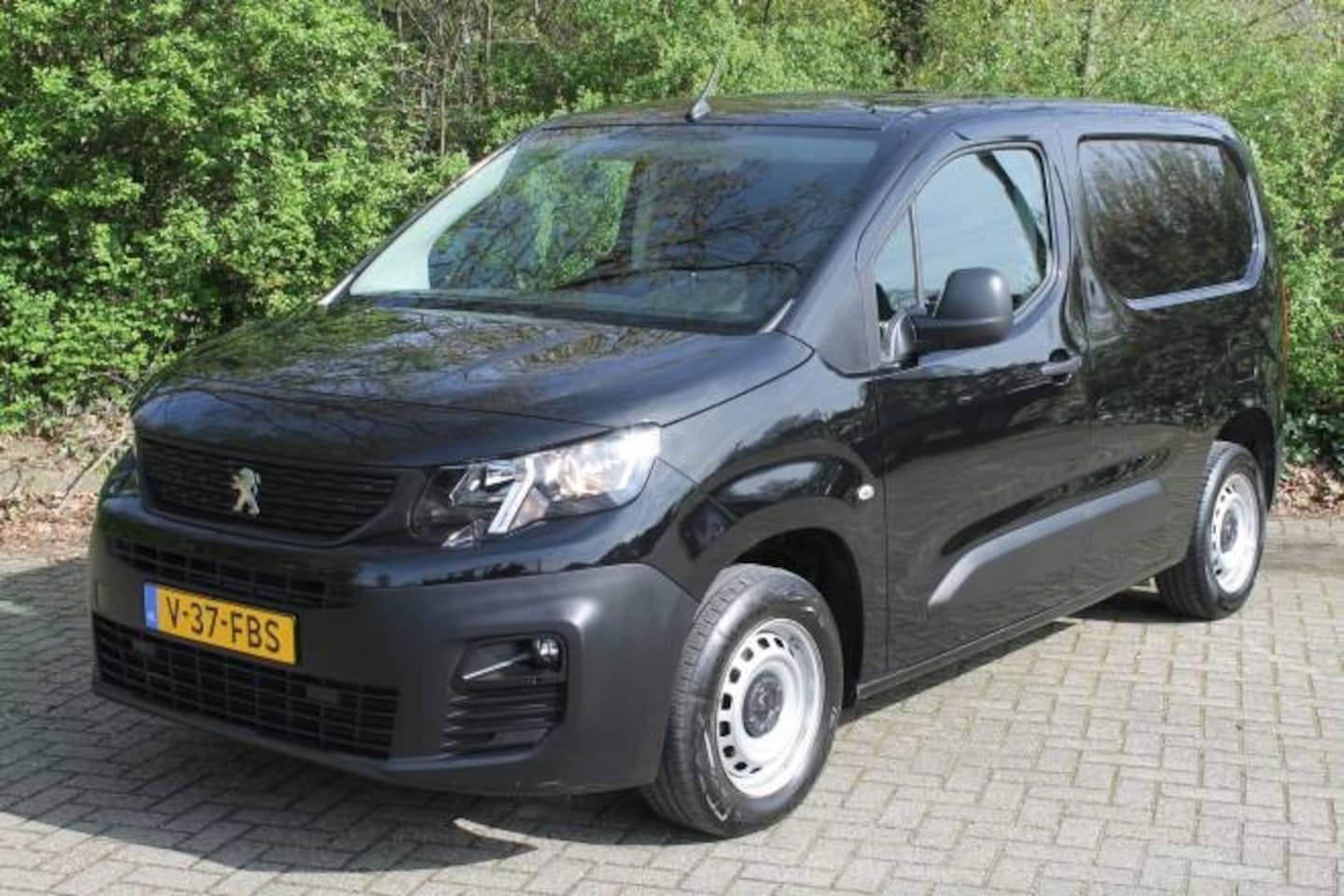 Peugeot Partner - 1.5 BlueHDi 100pk S&S 650kg 3-zits Premium - AutoWereld.nl