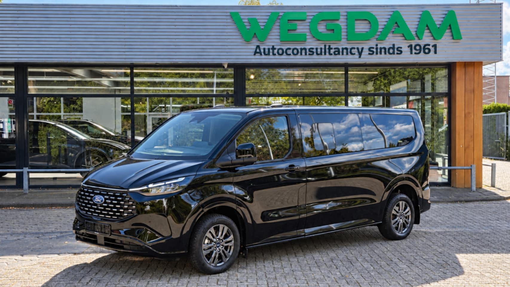 Ford Tourneo Custom - 340 2.5 PHEV L2 TITANIUM/Trekhaak/9p/Leder € 45.500 EX btw - AutoWereld.nl