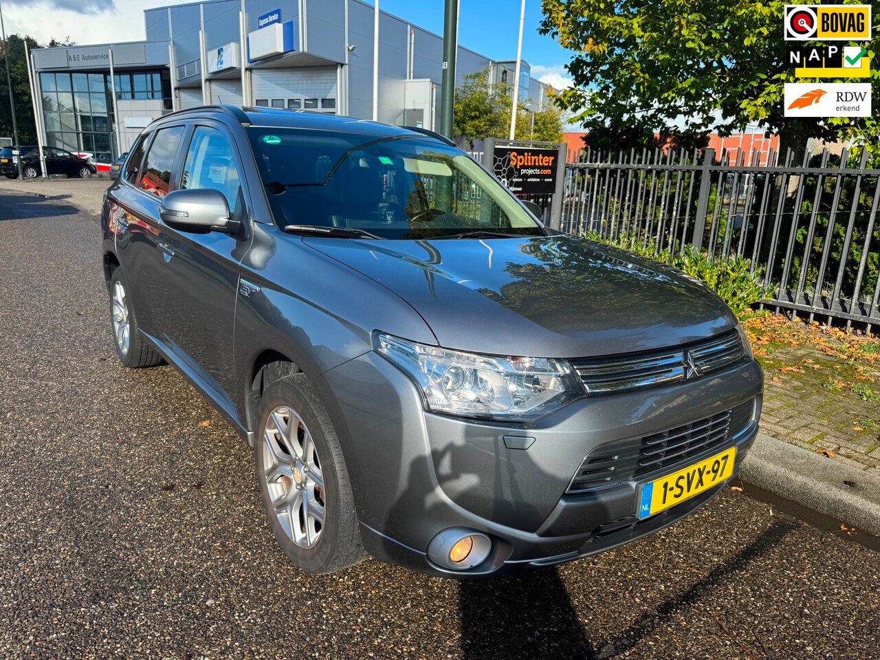 Mitsubishi Outlander - 2.0 PHEV Instyle+ Trekhaak,leer,camera - AutoWereld.nl