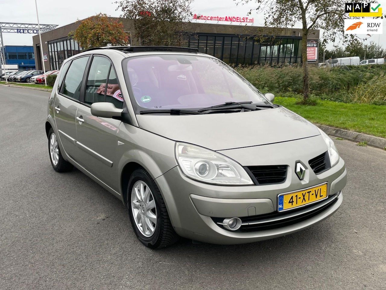Renault Scénic - 2.0-16V Tech Line 2.0-16V Tech Line, Aut, Schuif-dak, Cruise, Navi, Climate control, Lmv, 2e eig afk, Geen i - AutoWereld.nl