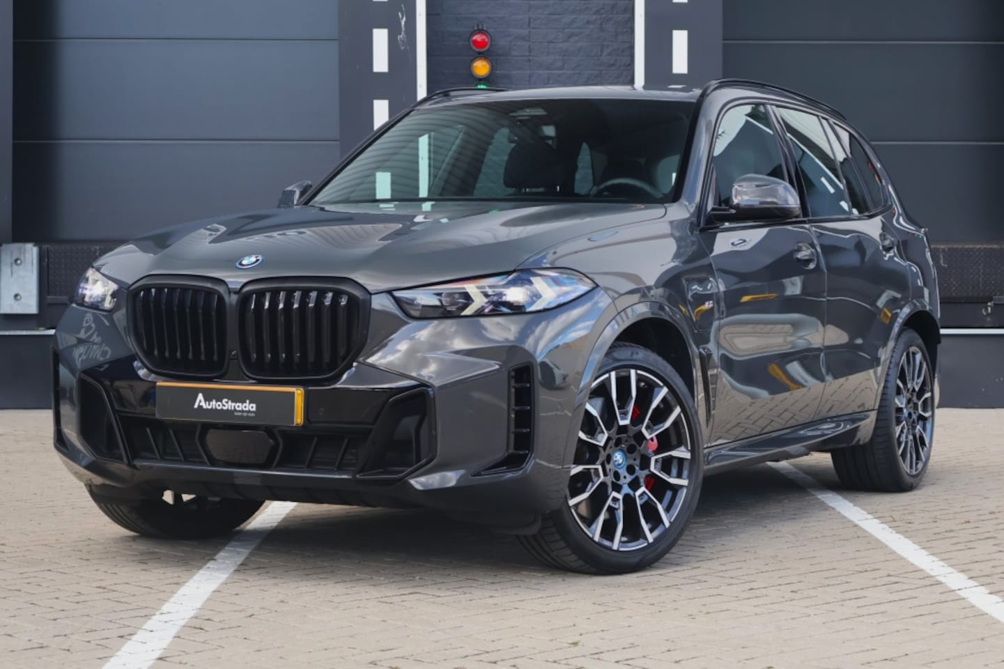 BMW X5 - (g05) xDrive50e M-Sport Launch Edition 490pk | 360 Camera | Leder | Trekhaak | Camera | Ca - AutoWereld.nl