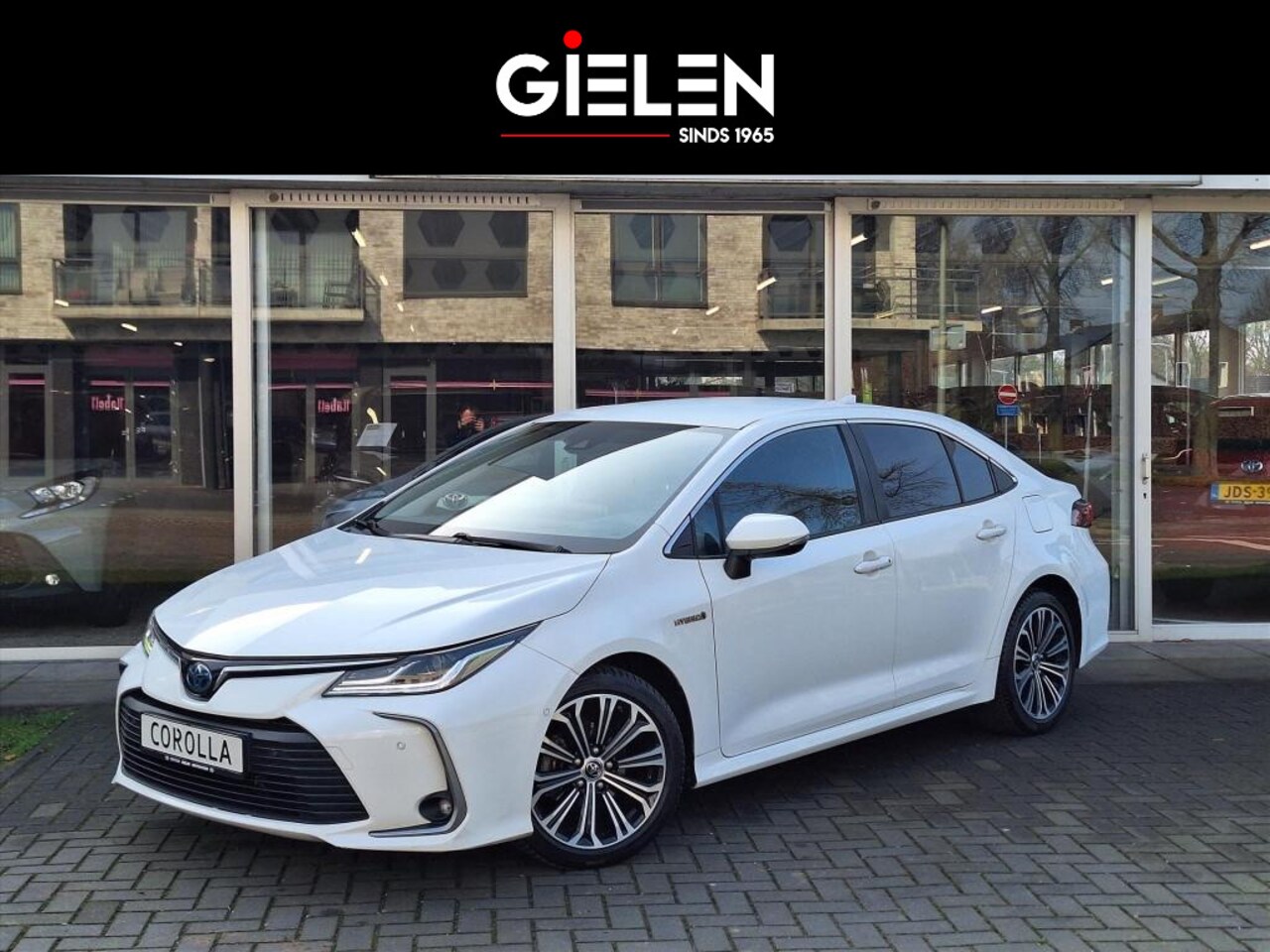 Toyota Corolla - Sedan 1.8 Hybrid Style | Parkeersensoren, Navigatie, Keyless - AutoWereld.nl
