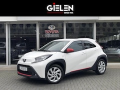Toyota Aygo X - 1.0 VVT-i First | Apple CarPlay/Android Auto, Lichtmetalen velgen, Licht + Regensensor, Pa
