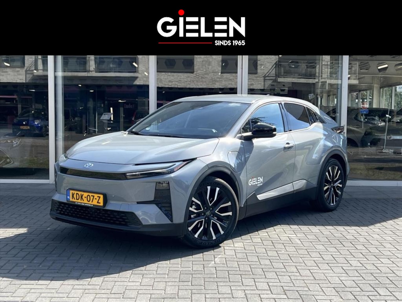 Toyota C-HR - 77 kWh First Edition | 20 inch velgen, Elektrische achterklep, Dodehoekherkenning, Parkeer - AutoWereld.nl