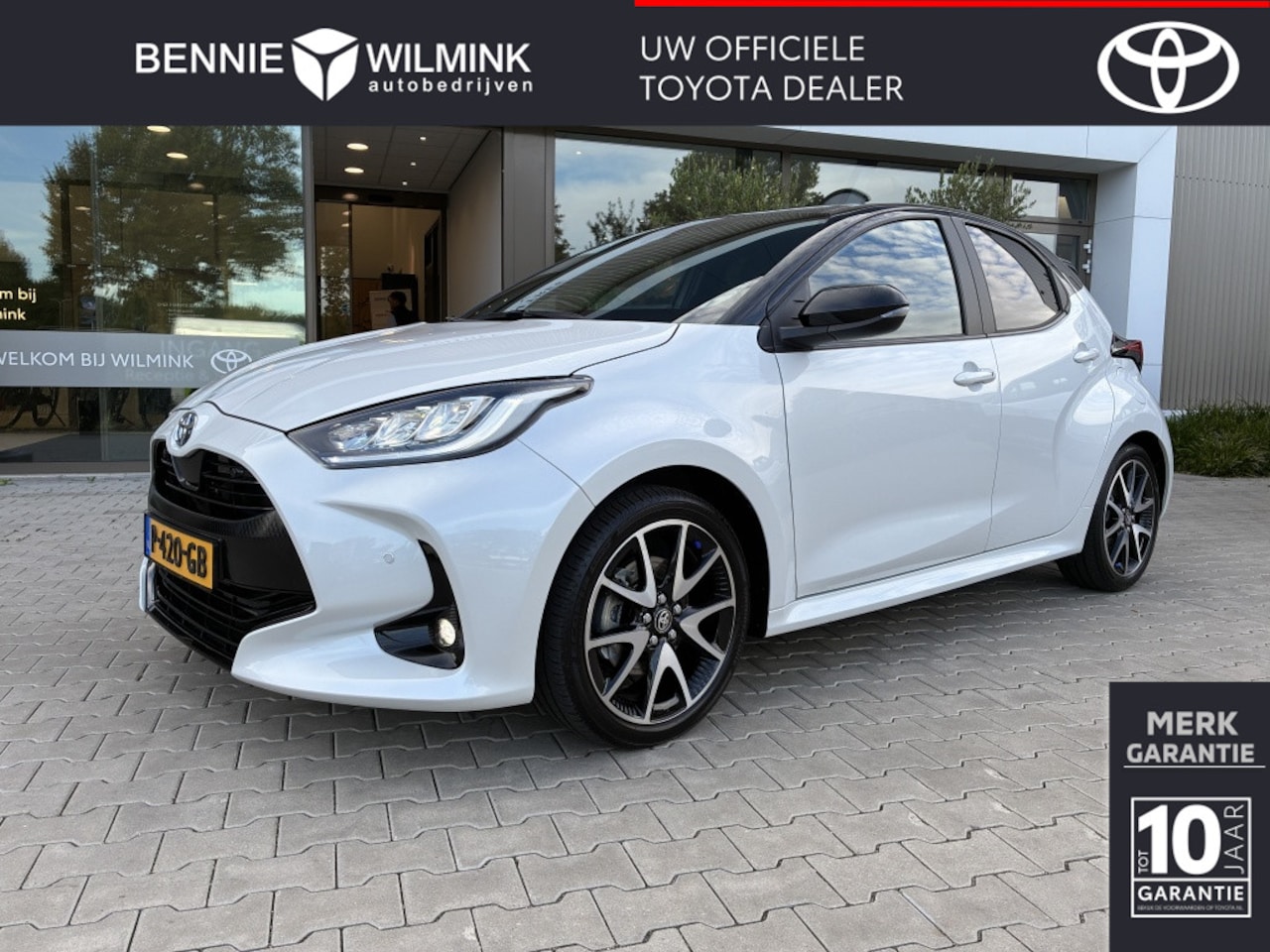 Toyota Yaris - 1.5 Hybride Executive | Bi-Tone | Pdc (12367km) - AutoWereld.nl