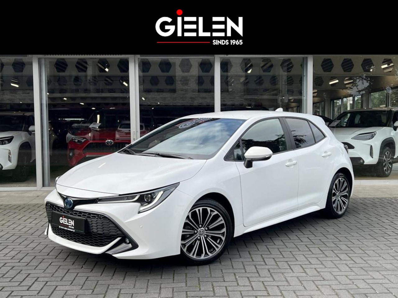 Toyota Corolla - 1.8 Hybrid Style Plus | Dodehoekherkenning, 17 inch, Stoel + Stuurverwarming, Parkeersenso - AutoWereld.nl