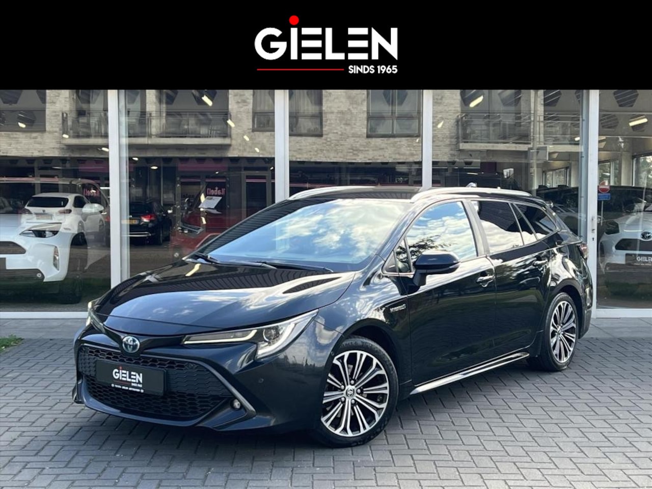 Toyota Corolla Touring Sports - 2.0 Hybrid Dynamic Plus | Dodehoekherkenning, Parkeersensoren, Stoel + Stuurverwarming, Ke - AutoWereld.nl