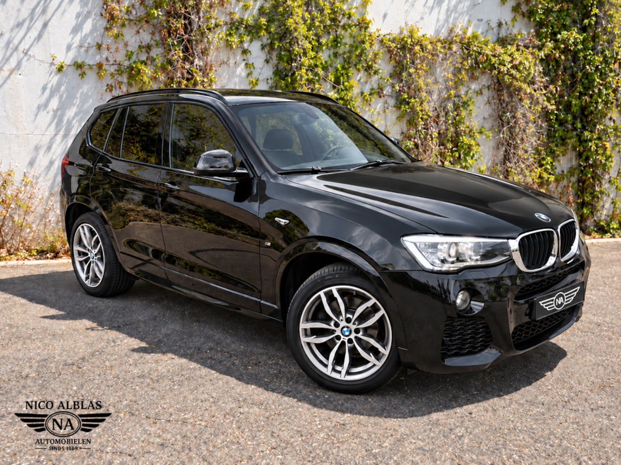 BMW X3 - xDrive20i High Exe l M-Sport l Pano l Leder l 19" l Trekhaak - AutoWereld.nl