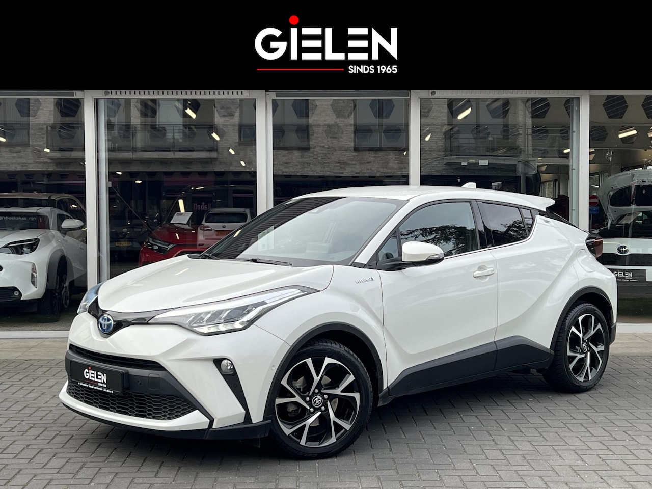 Toyota C-HR - 2.0 Hybrid Style | Parelmoer wit, Dodehoekherkenning, Stoel + Stuurverwarming, Parkeersens - AutoWereld.nl
