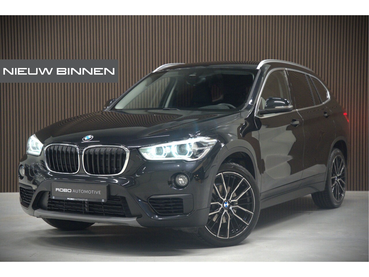 BMW X1 - sDrive18i Executive Edition | Stoelverwarming | Head-Up Display | Cruise Control | Parkeer - AutoWereld.nl