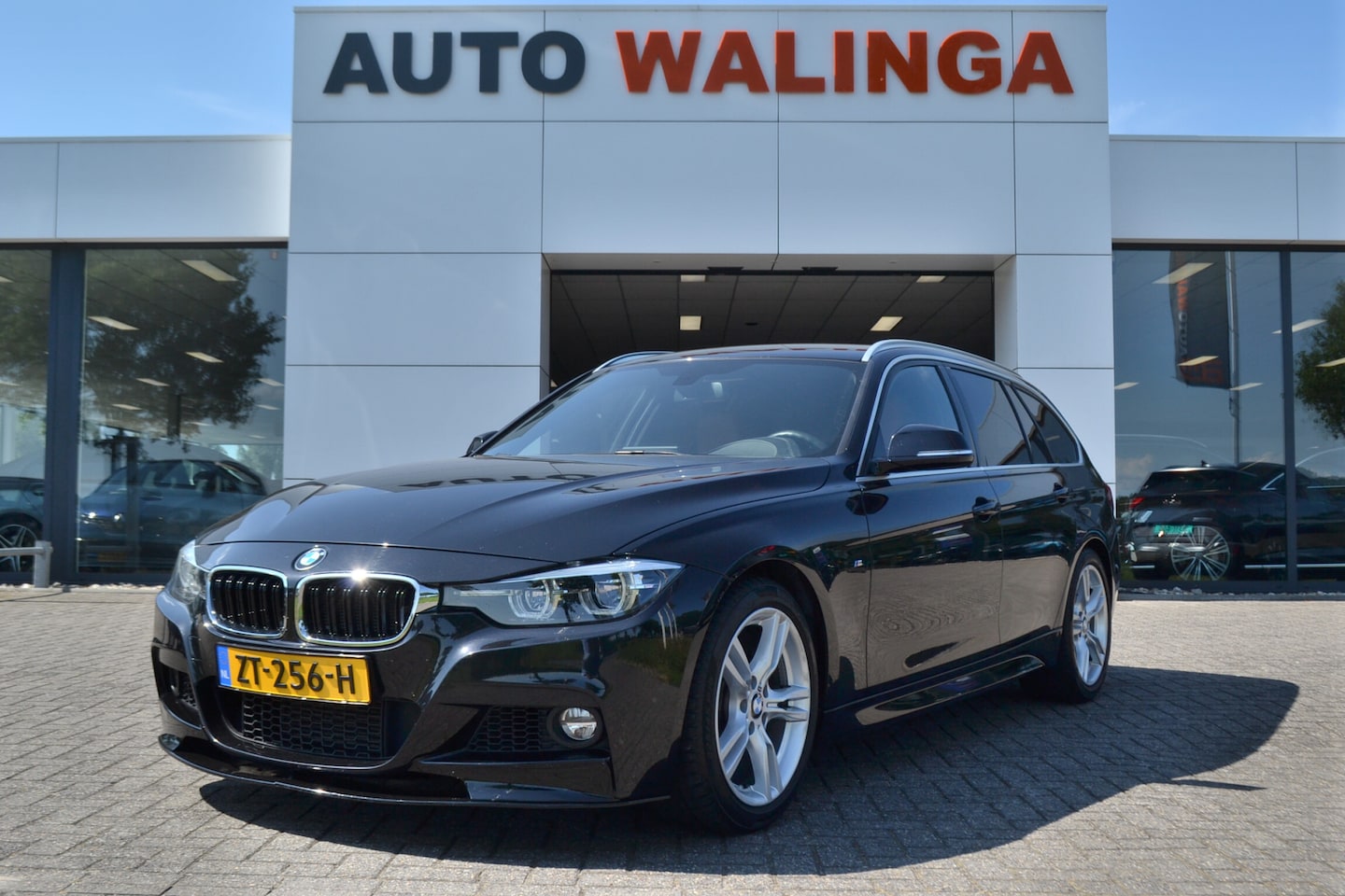 BMW 3-serie Touring - 318i M Sport Leer | Navigatie | Trekhaak Afn. | onderhoud inzichtelijk. - AutoWereld.nl