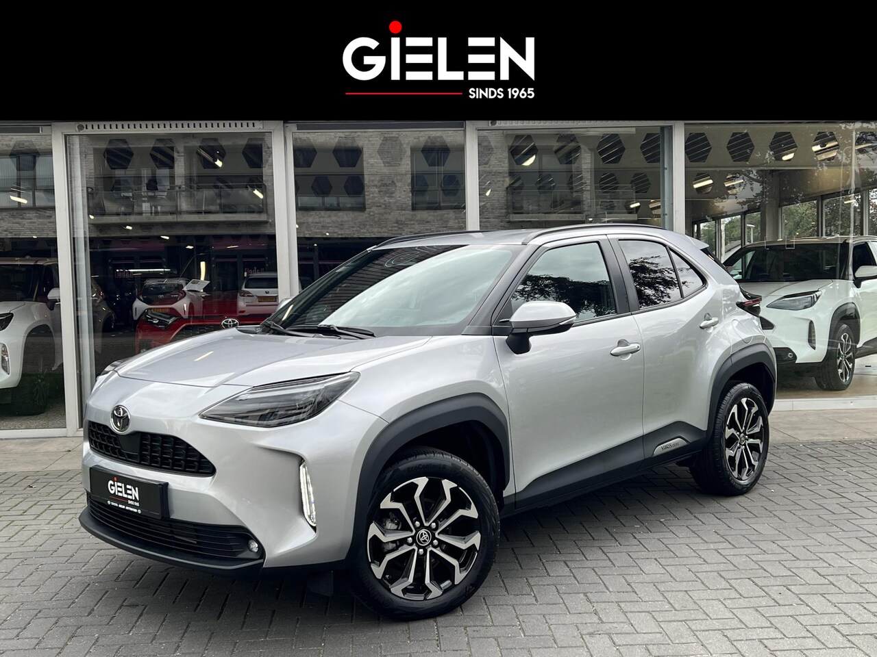 Toyota Yaris Cross - 1.5 Hybrid 115 Dynamic Plus | Stoel + Stuurverwarming, 17 inch, Keyless, Privacy Glass, Gr - AutoWereld.nl
