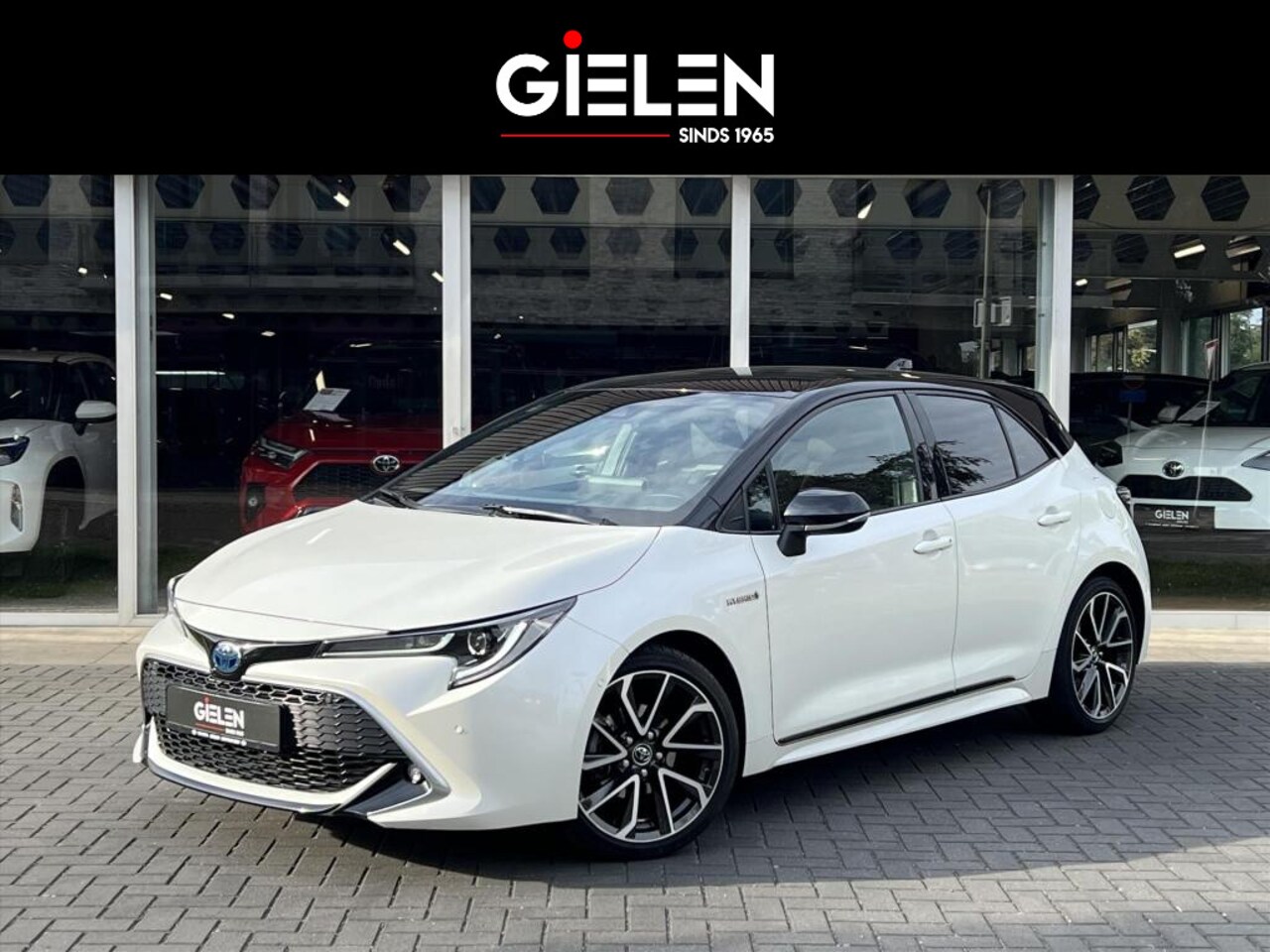 Toyota Corolla - 1.8 Hybrid Executive | Parelmoer wit, 18 inch, Leer/Alcantara, Stoelverwarming, Parkeersen - AutoWereld.nl