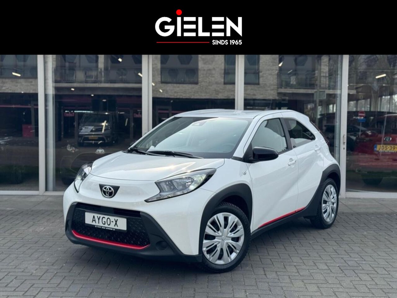 Toyota Aygo X - 1.0 VVT-i MT Play Plus | Keyless, Startknop, Stoelverwarming, Climate control, Apple CarPl - AutoWereld.nl