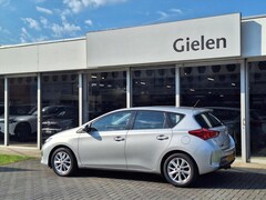 Toyota Auris - 1.6 VVT-i 132pk Aspiration | Trekhaak, Stoelverwarming, Parkeercamera, Bluetooth, Stuurbed