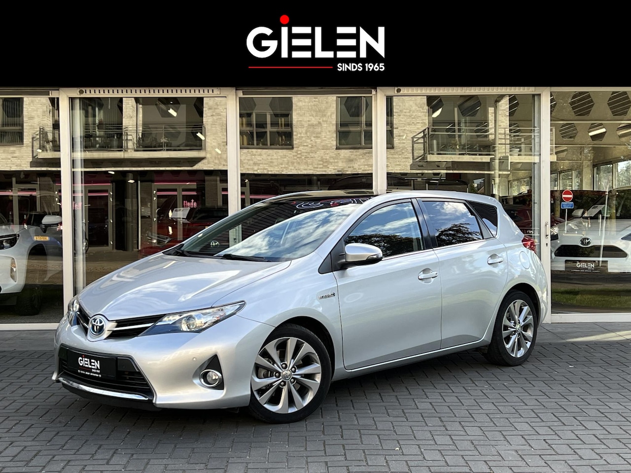 Toyota Auris - 1.8 Hybrid Lease | Panoramadak, Navigatie, Parkeercamera, Cruise control, Lichtmetalen vel - AutoWereld.nl