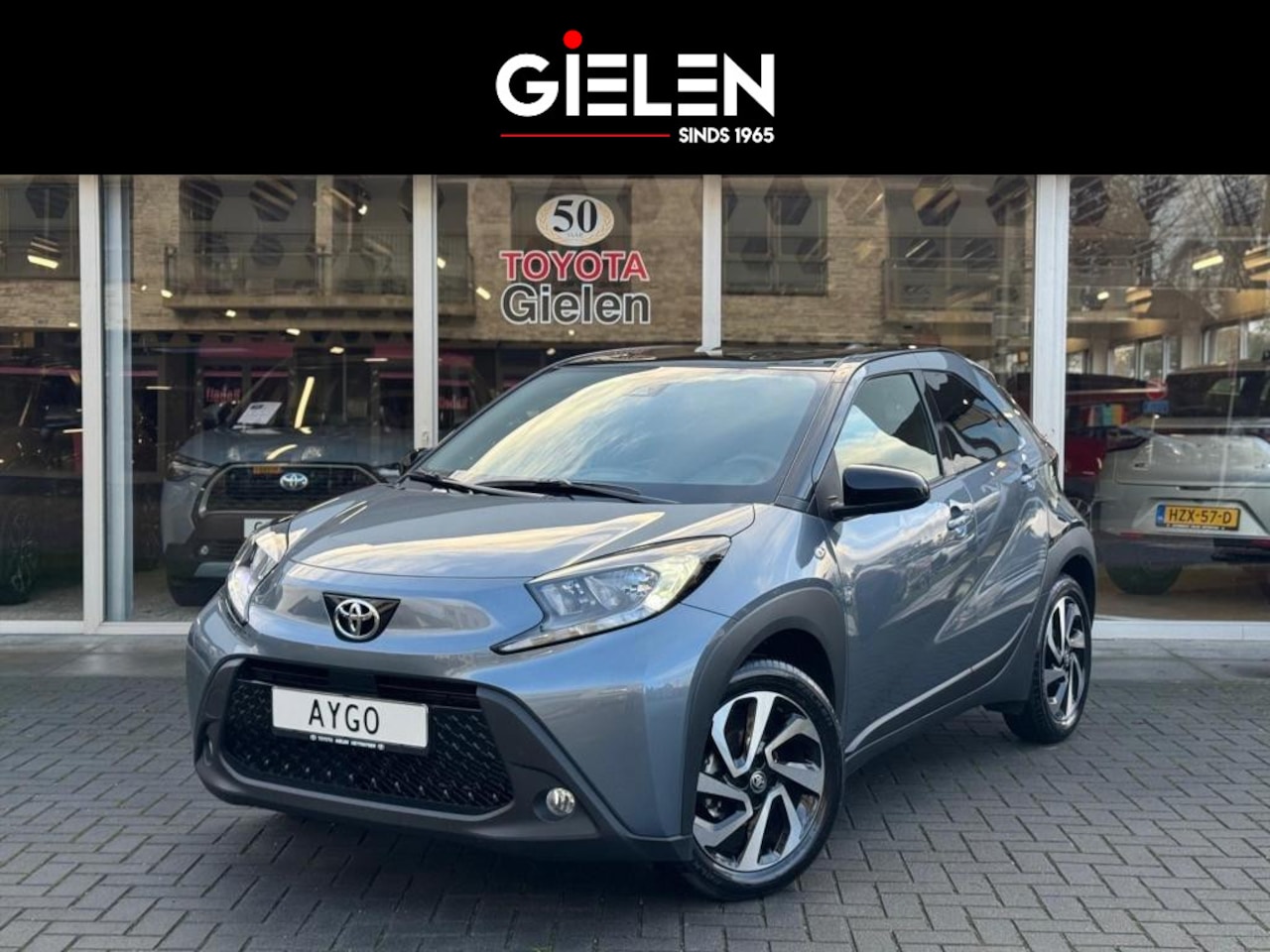 Toyota Aygo X - 1.0 VVT-i MT Pulse Bi-tone | Celestite grey, 17 inch, Privacy glass, Apple CarPlay/Android - AutoWereld.nl