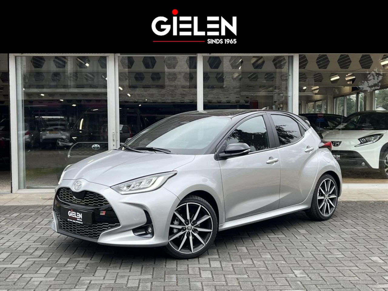 Toyota Yaris - 1.5 Hybrid 130 GR Sport | Eerste eigenaar, Keyless entry, 18 inch, Groot scherm, LED, Clim - AutoWereld.nl