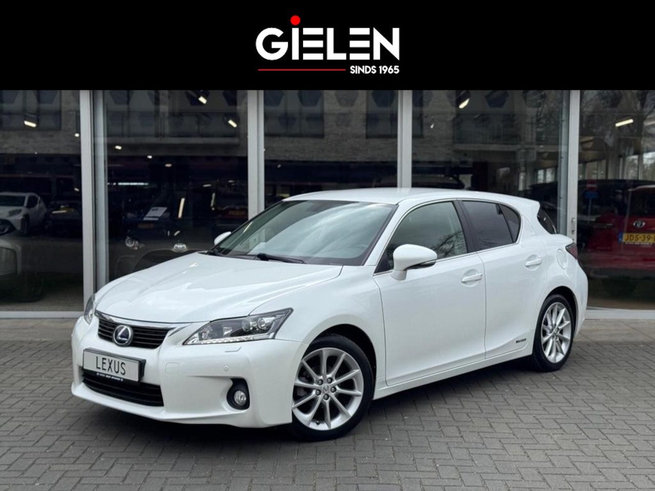 Lexus CT 200h - | Parelmoer wit, Parkeersensoren voor + achter, Stoelverwarming, Climate control, Cruise c - AutoWereld.nl