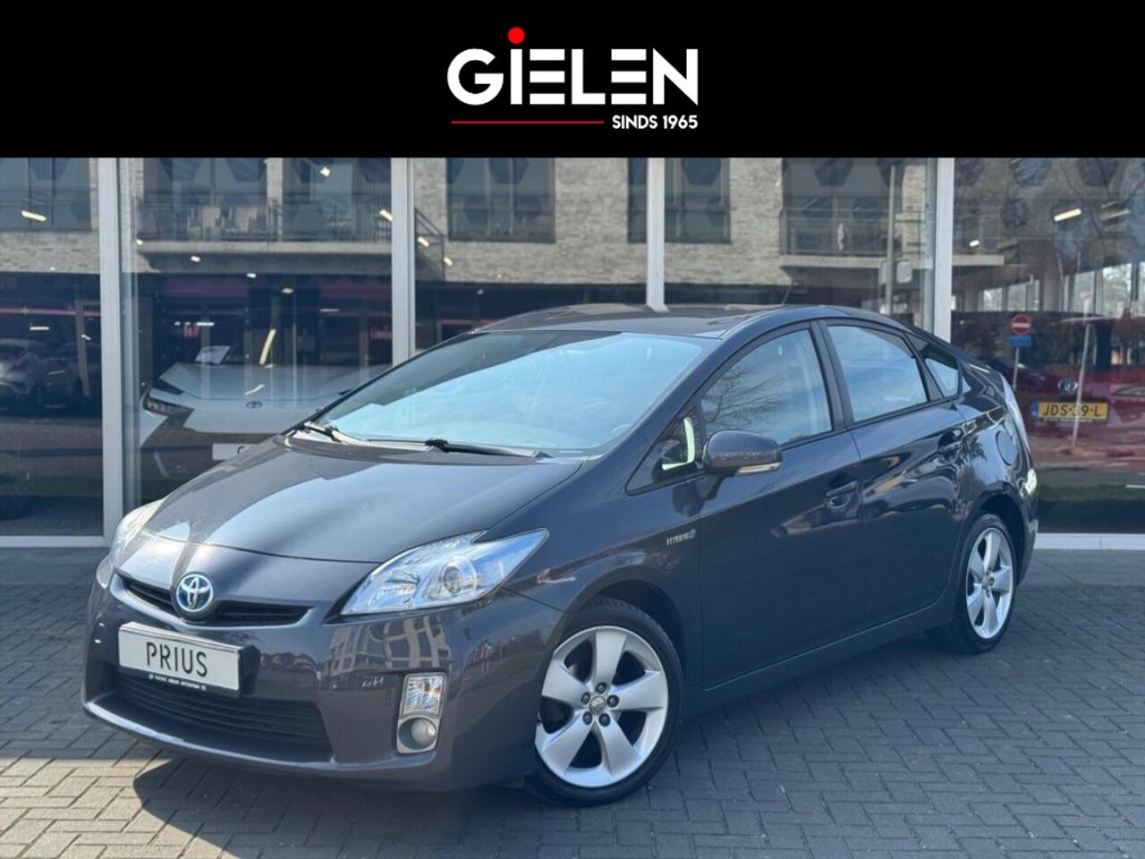 Toyota Prius - 1.8 Full Hybrid Aspiration | Head up display, 17 inch, Keyless, Parkeersensoren, Climate c - AutoWereld.nl