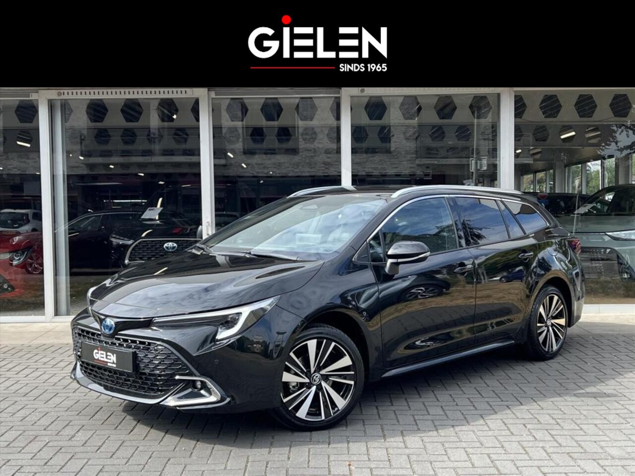 Toyota Corolla Touring Sports - 140 Dynamic Plus | Stoel + Stuurverwarming, 17 inch, Parkeersensoren, Keyless, Groot scher - AutoWereld.nl