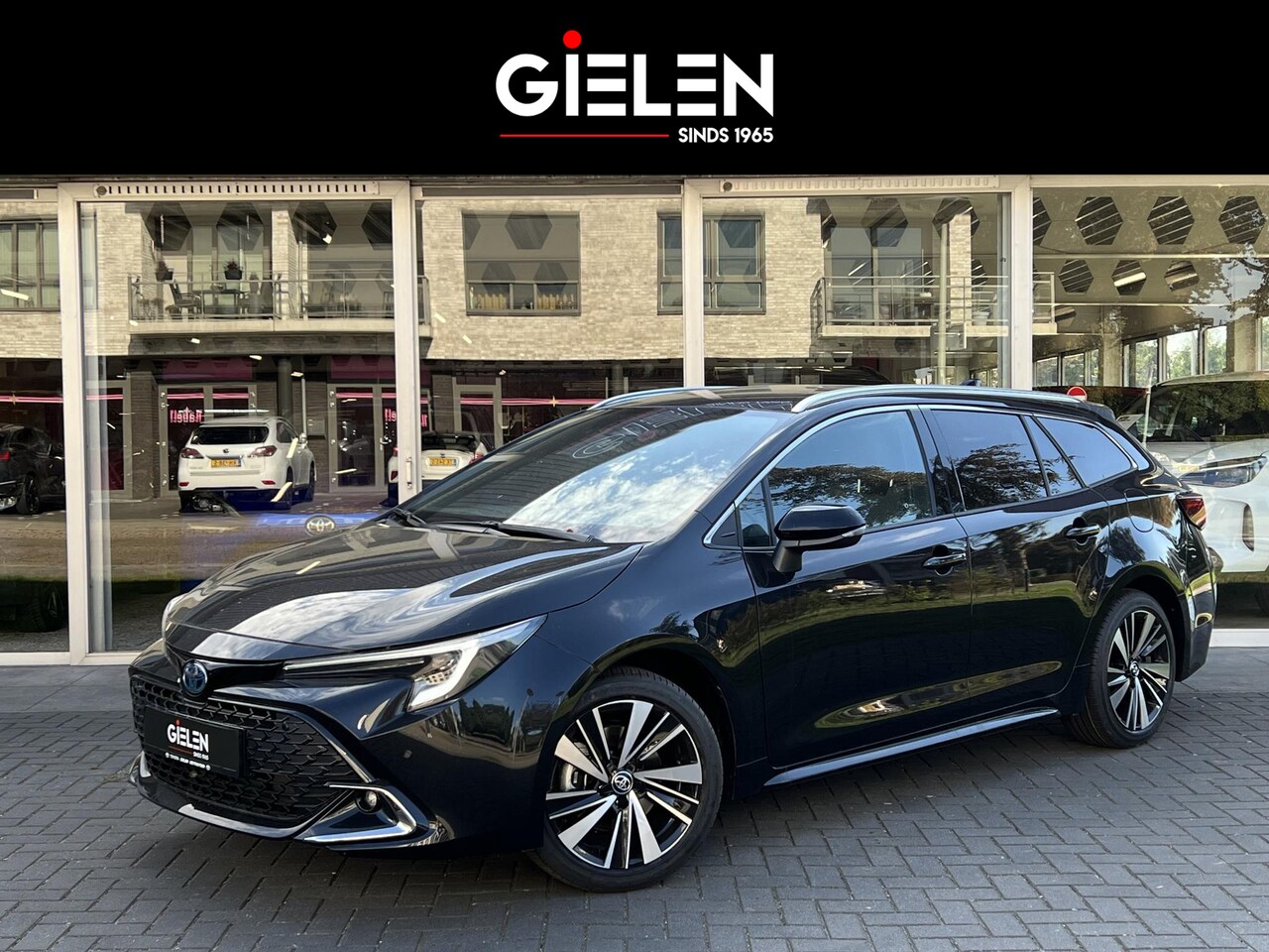 Toyota Corolla Touring Sports - Hybrid 200 Dynamic Plus | Dodehoekherkenning, Parkeersensoren, Stoel + Stuurverwarming, El - AutoWereld.nl