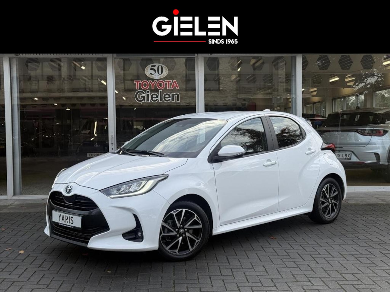 Toyota Yaris - 1.5 Hybrid Dynamic Plus | Stoelverwarming, 16 inch, LED, Apple CarPlay/Android Auto, Parke - AutoWereld.nl