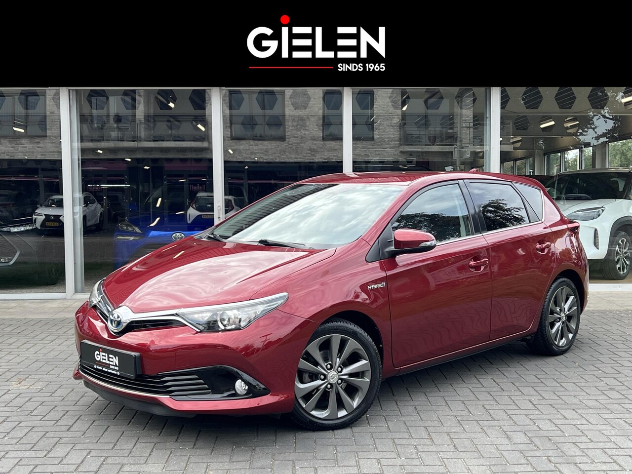 Toyota Auris - 1.8 Hybrid Dynamic Plus | Trekhaak, 17 inch Lichtmetalen velgen, Keyless, Navigatie, Safet - AutoWereld.nl